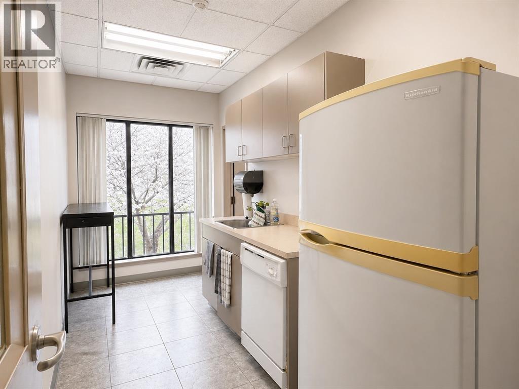 301 FRONT STREET North Unit# 2, Sarnia, Ontario, N7T5S6 — Photo 9