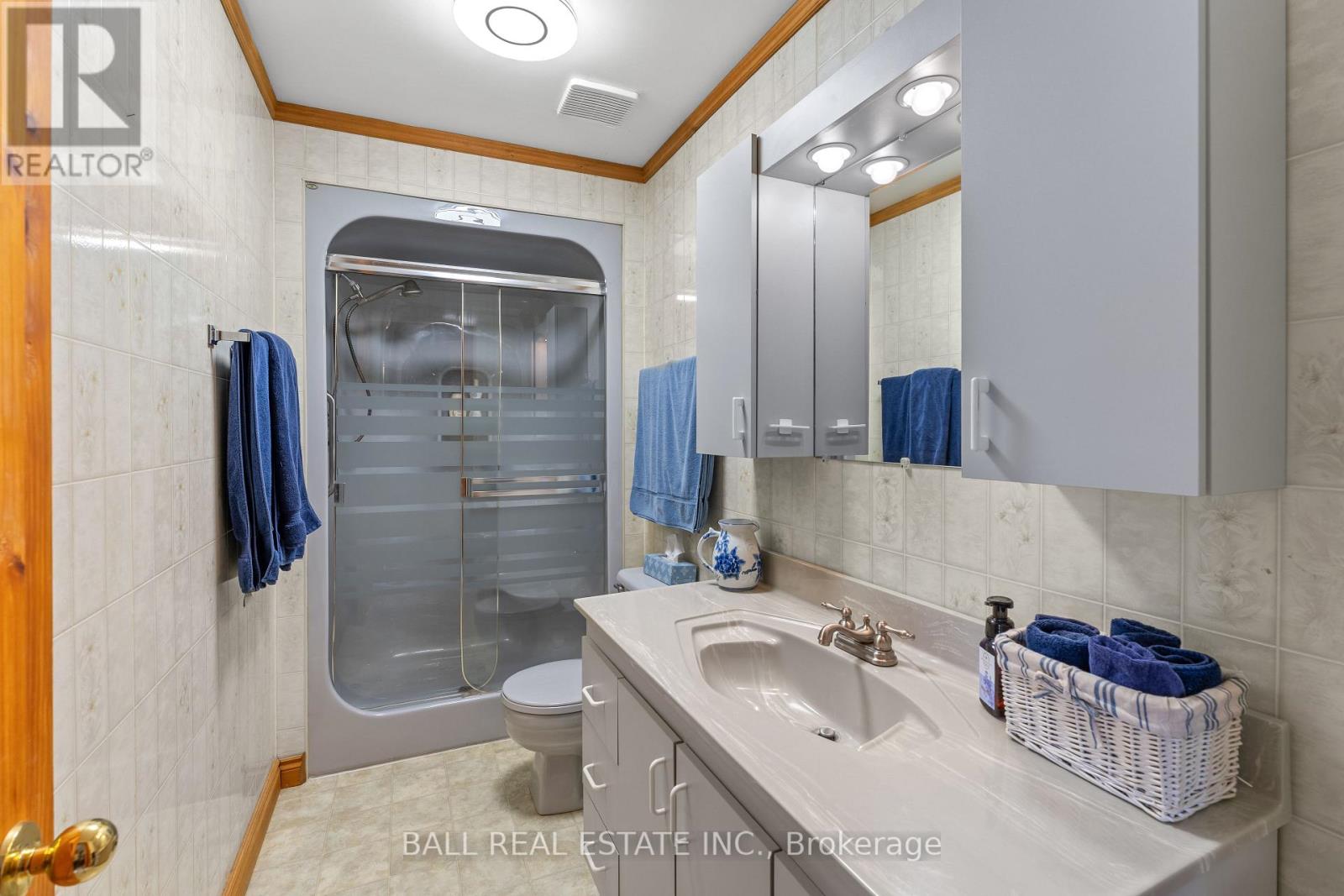 48 STANLEY DRIVE - 24