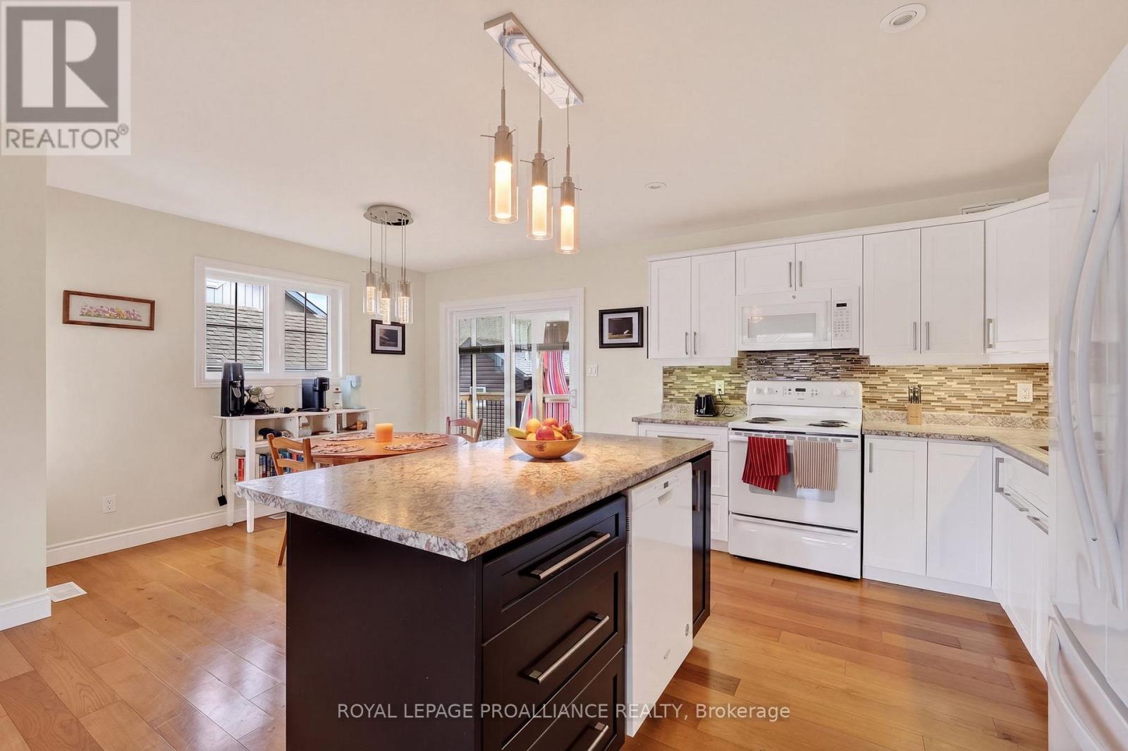 47 ARTHUR STREET — photo 16