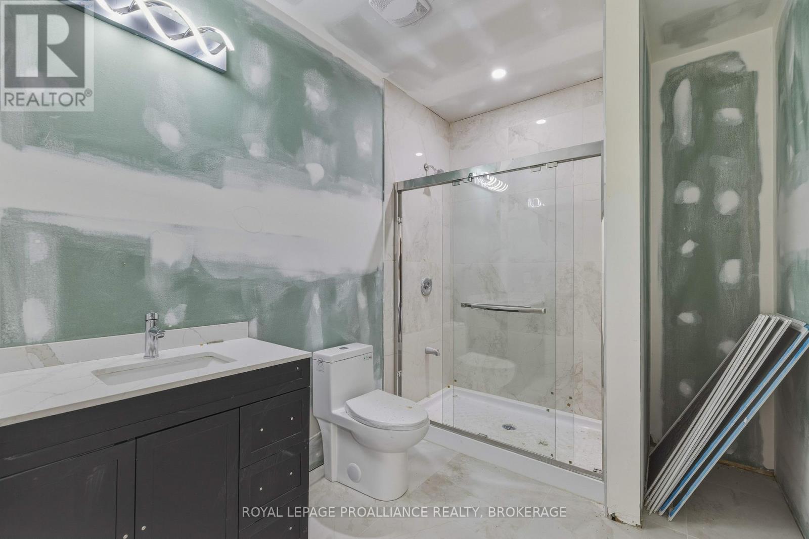 130 HINEMAN STREET — photo 32
