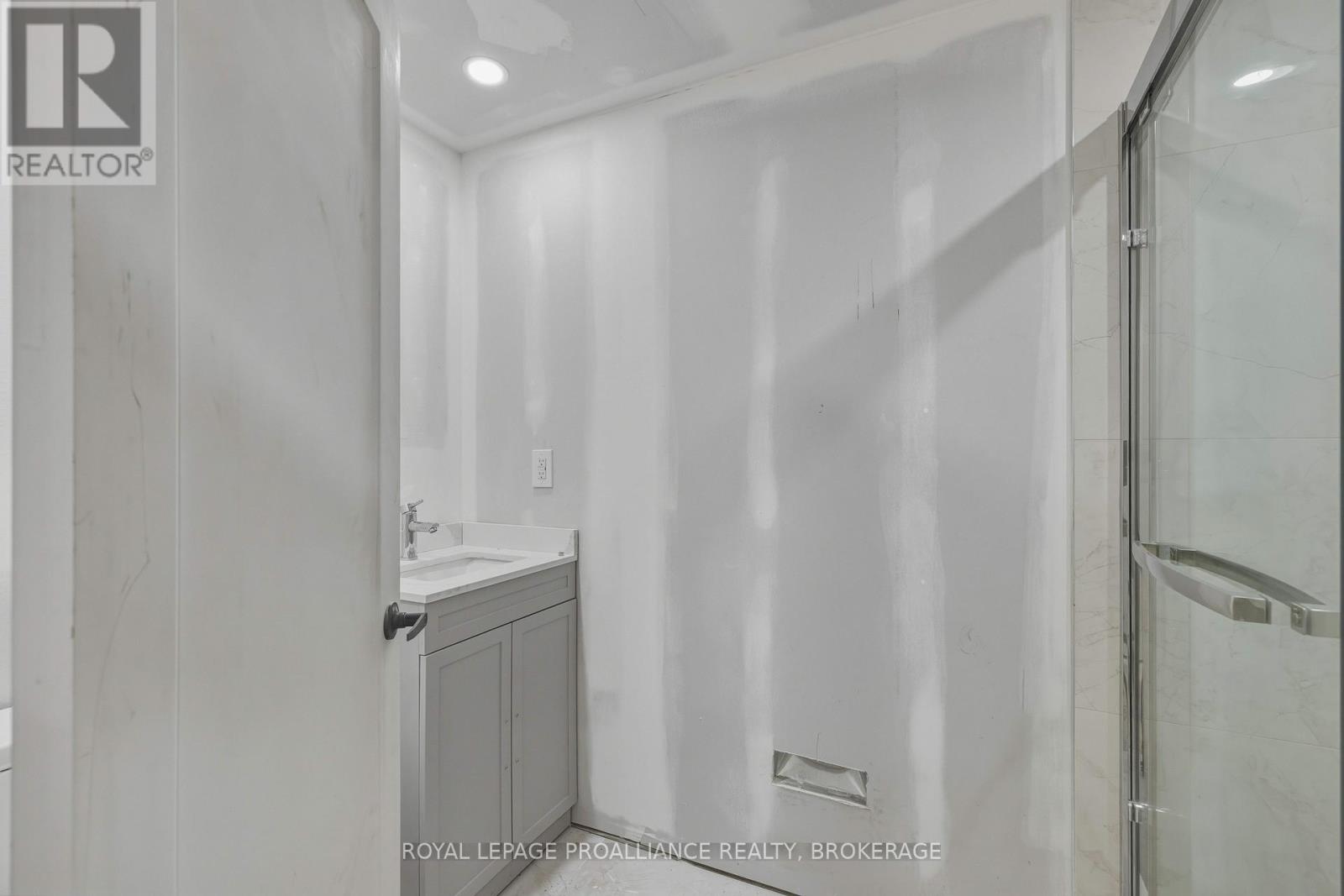 130 HINEMAN STREET — photo 34