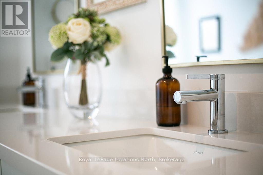 Double Sink With Quartz Countertops