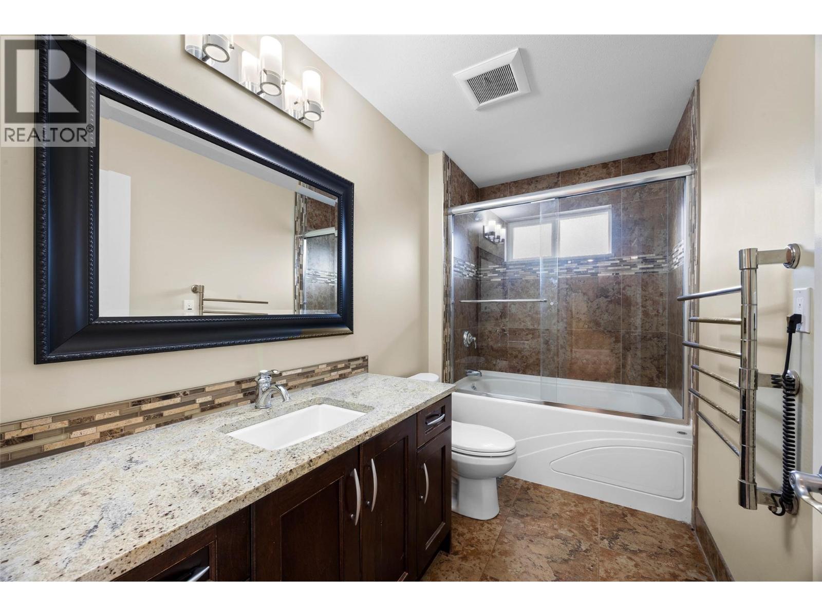 2748 Beachmount Crescent - 25