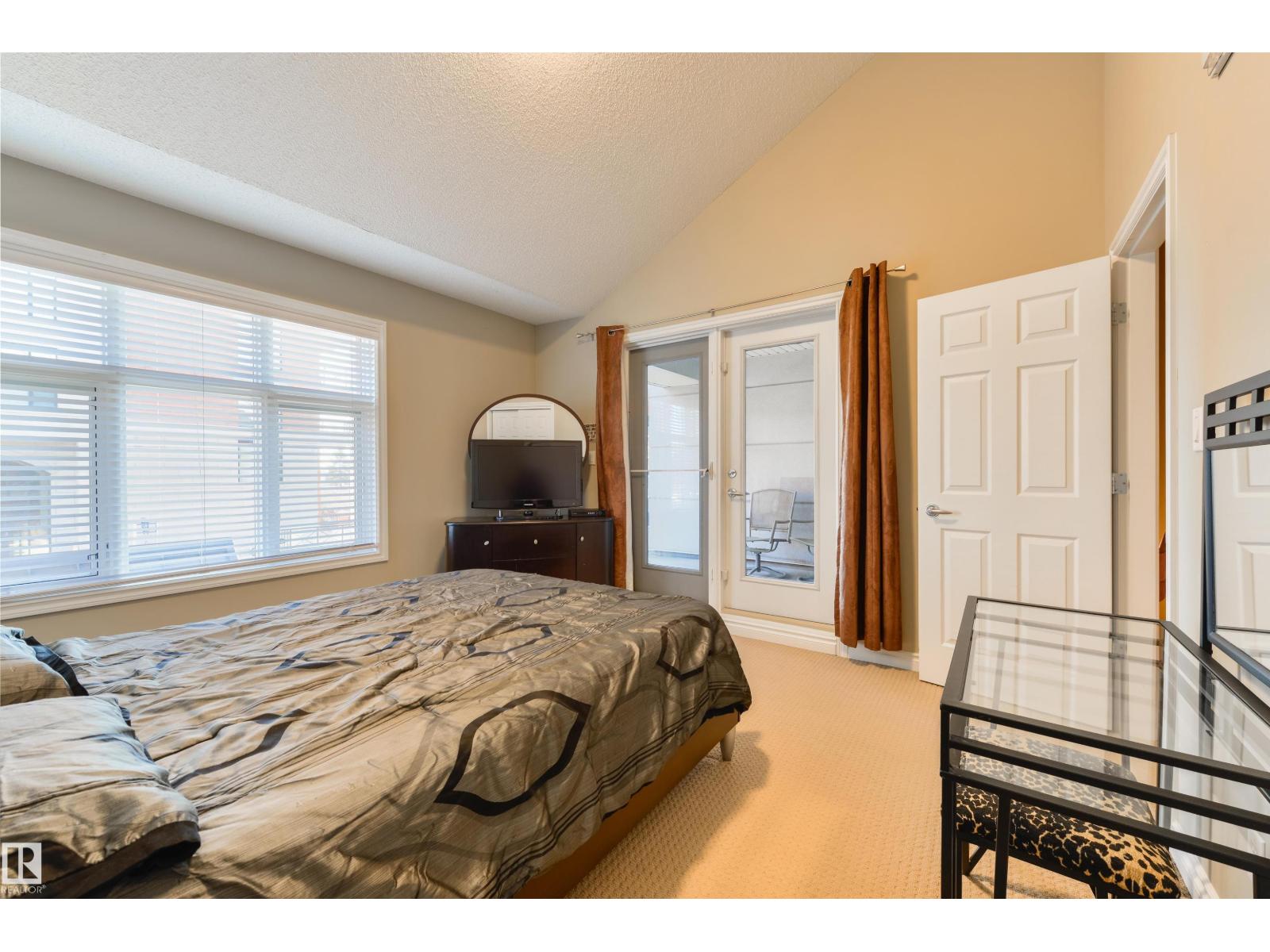 3 9026 Jasper Ave AV NW - 23