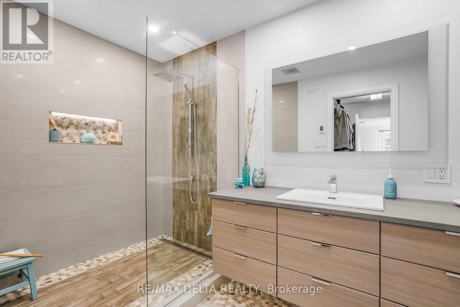 1819 BASELINE ROAD — photo 33