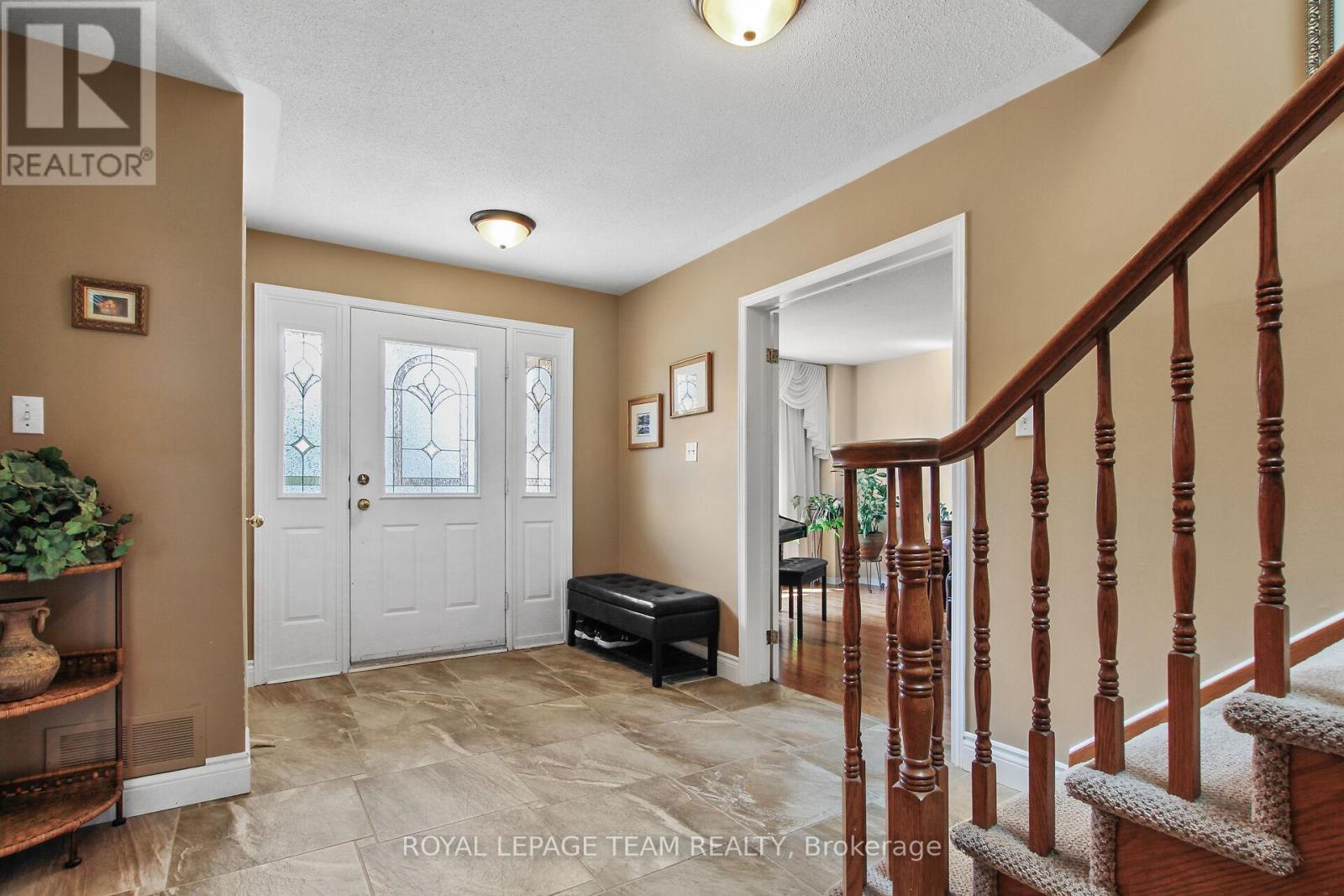 Front entrance/foyer