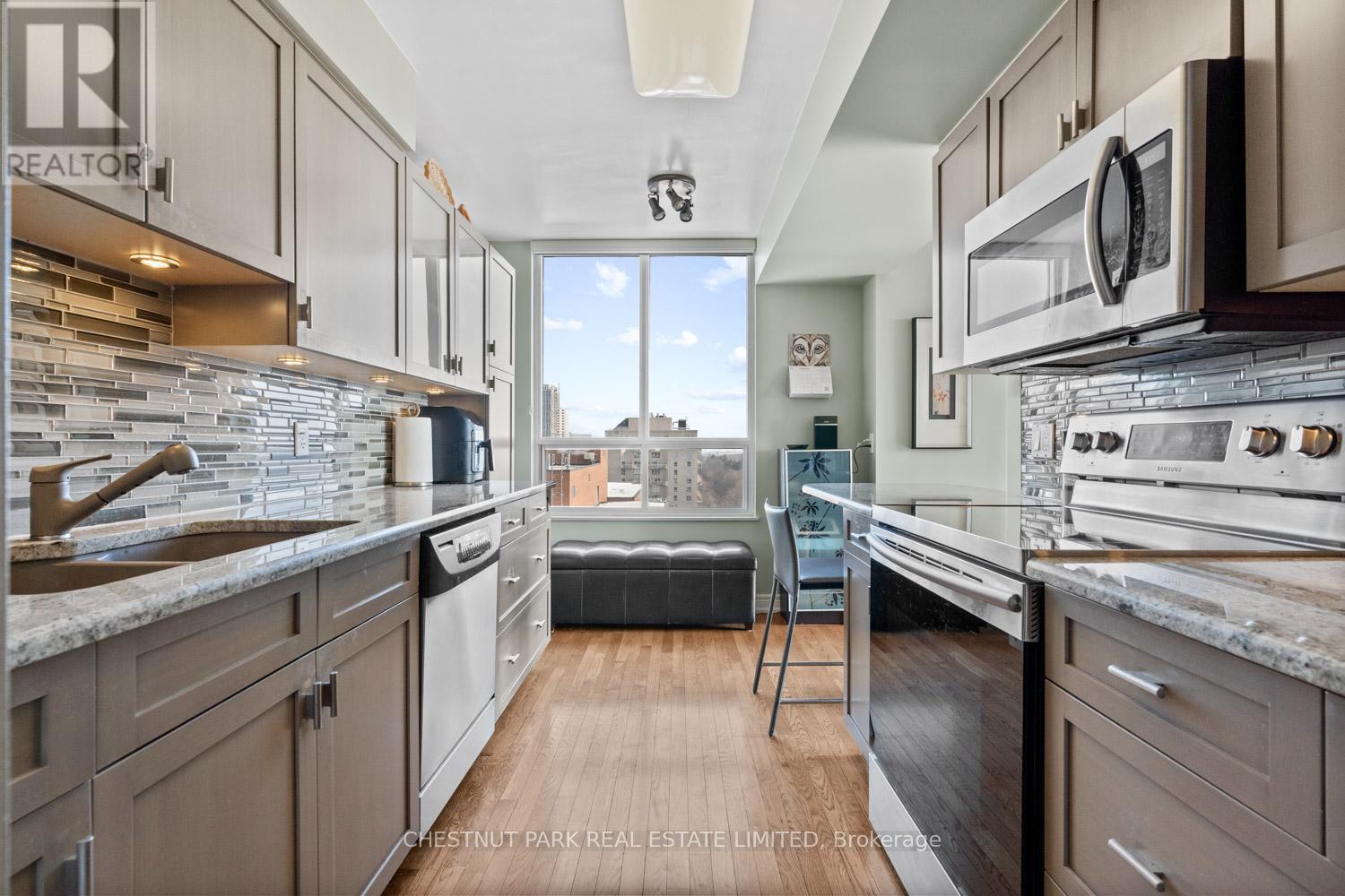 #1606 35 MERTON STREET - 11