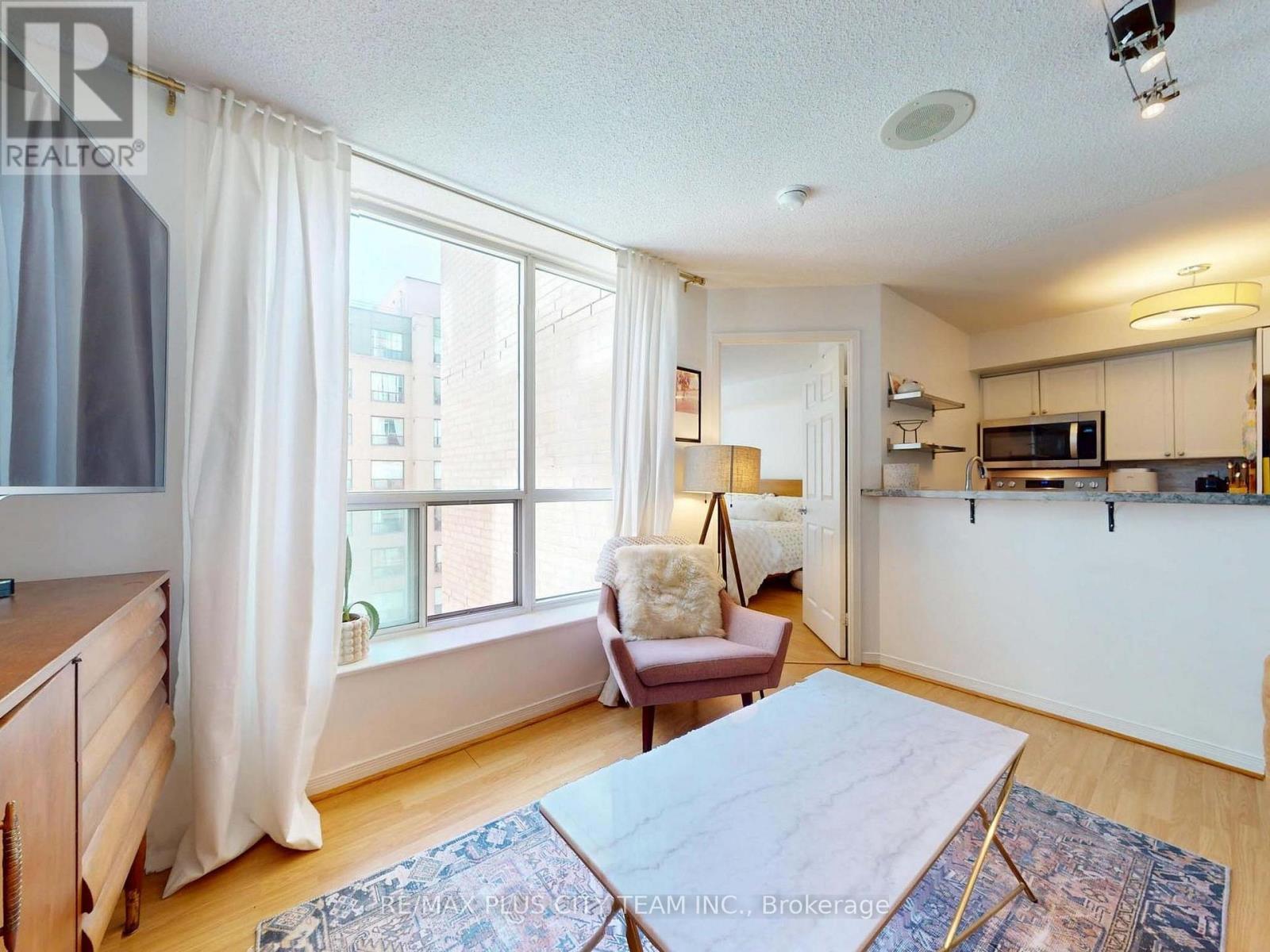 #721 109 FRONT STREET E - 3