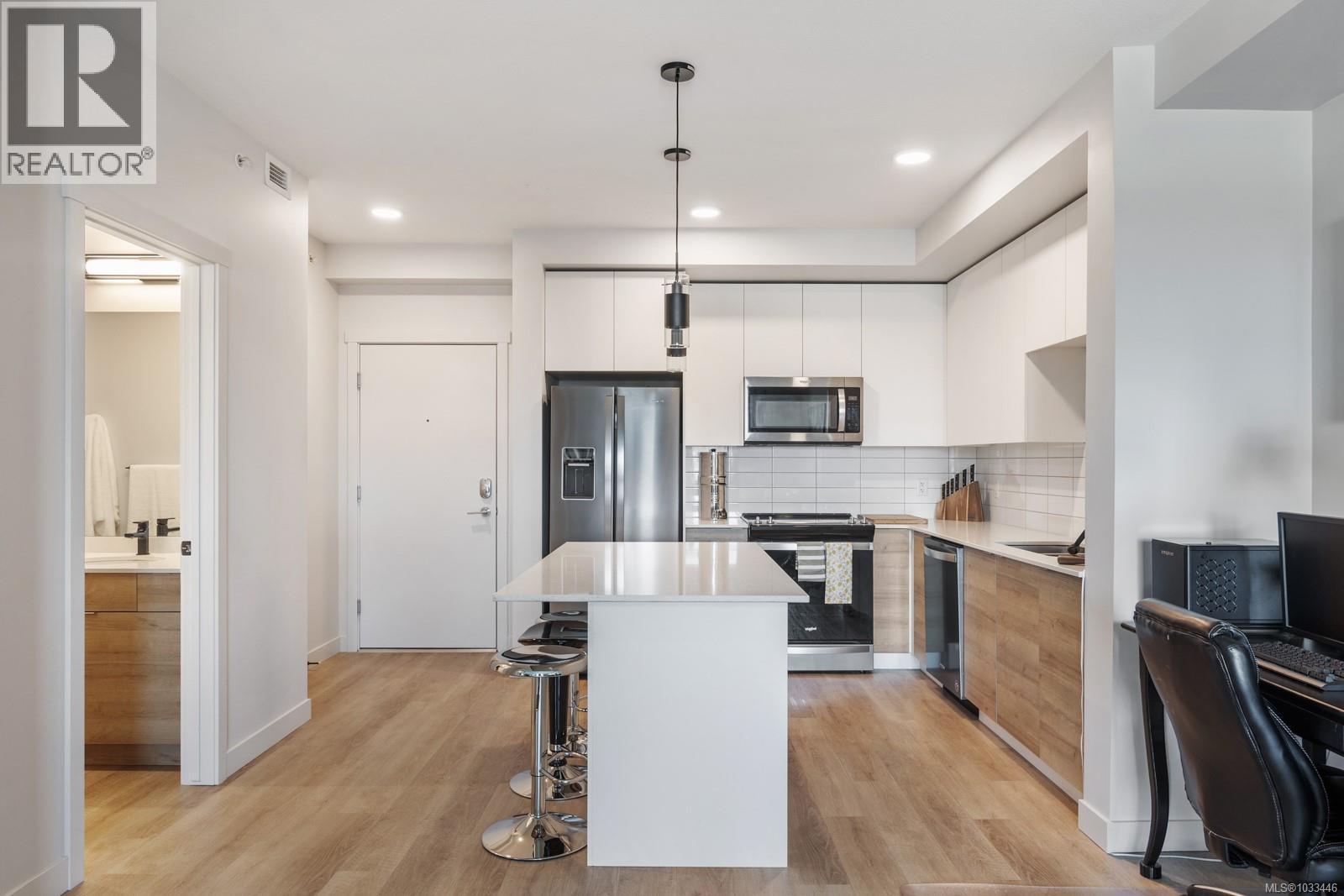 #403 695 Aspen Rd - 4