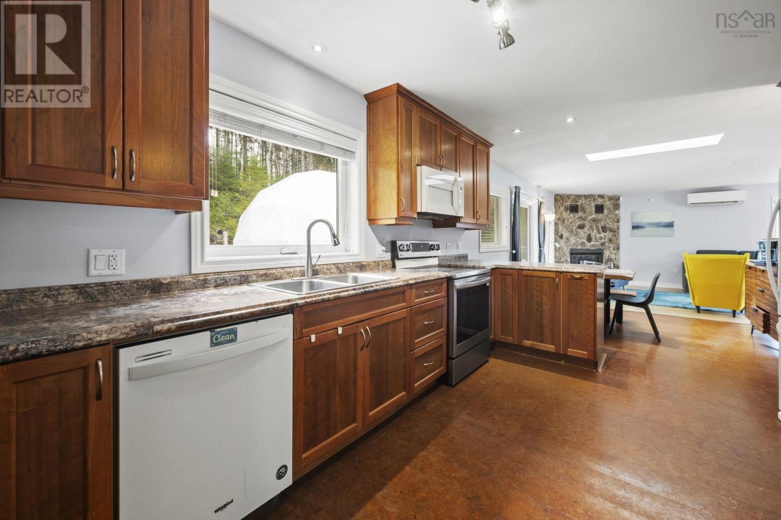 Property 18 of 51 of 163 Lakeland Street