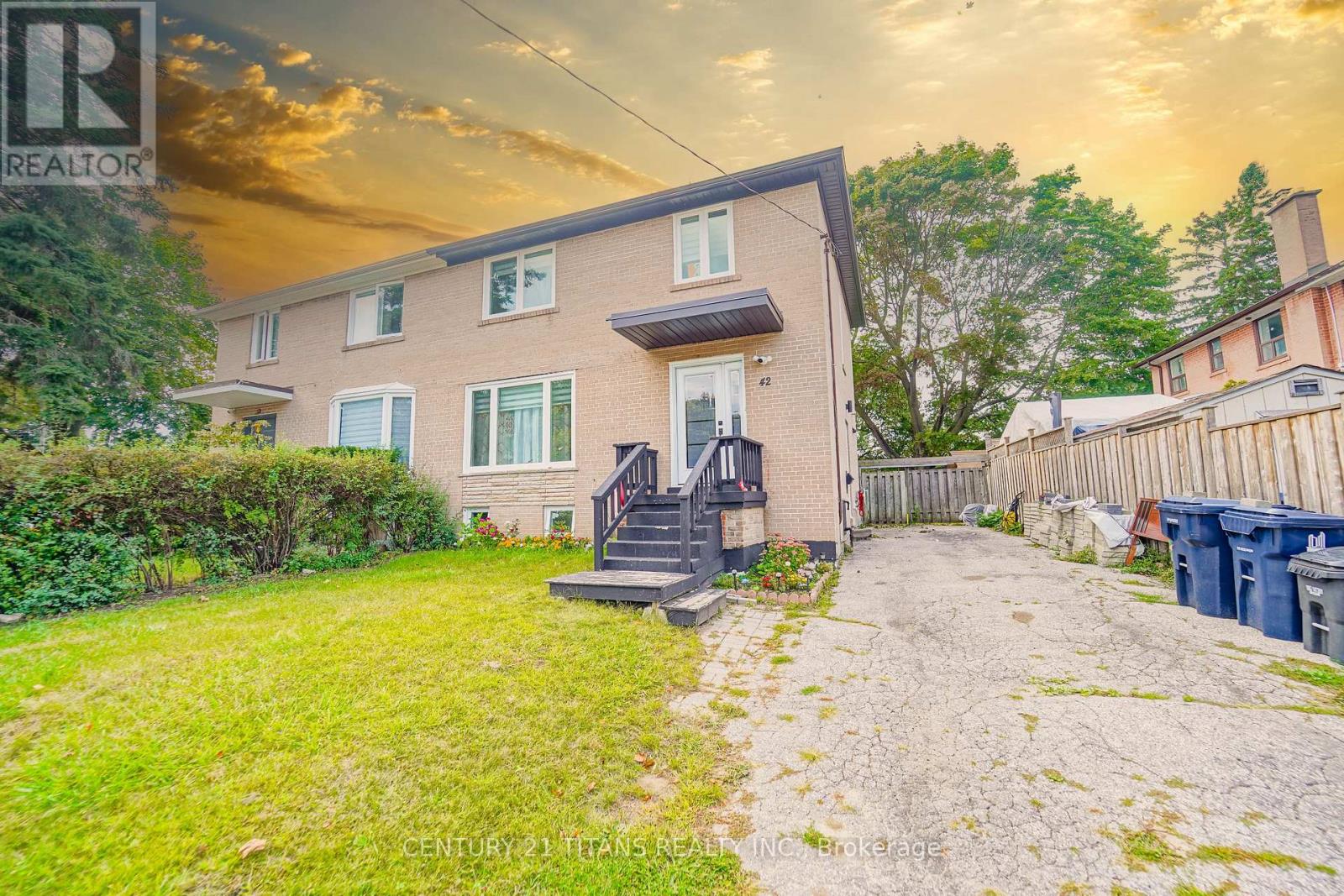 Listing photo of 42 PIXLEY CRESCENT
