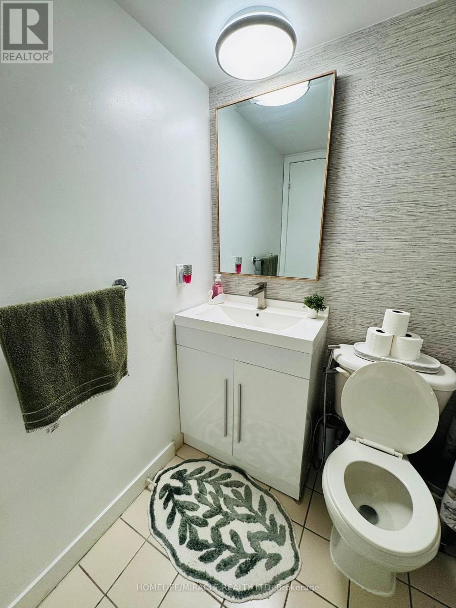 #2106 36 LEE CENTRE DRIVE - 18