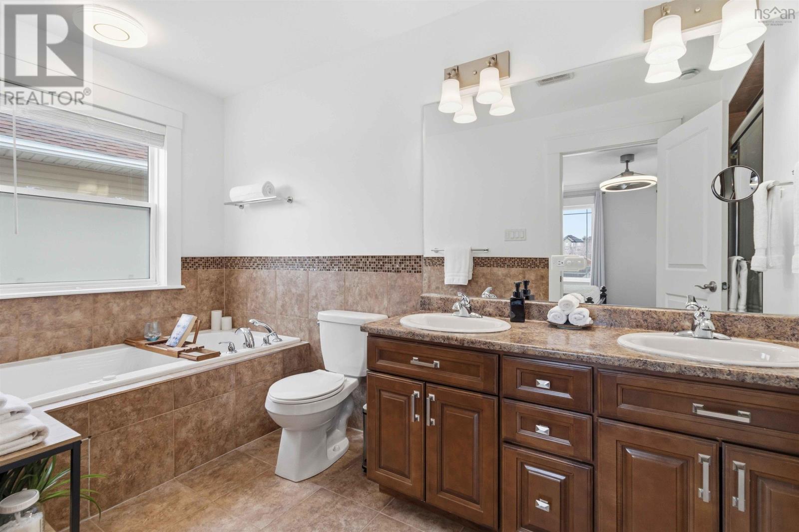 Property 27 of 42 of 3 Sedgewick Place