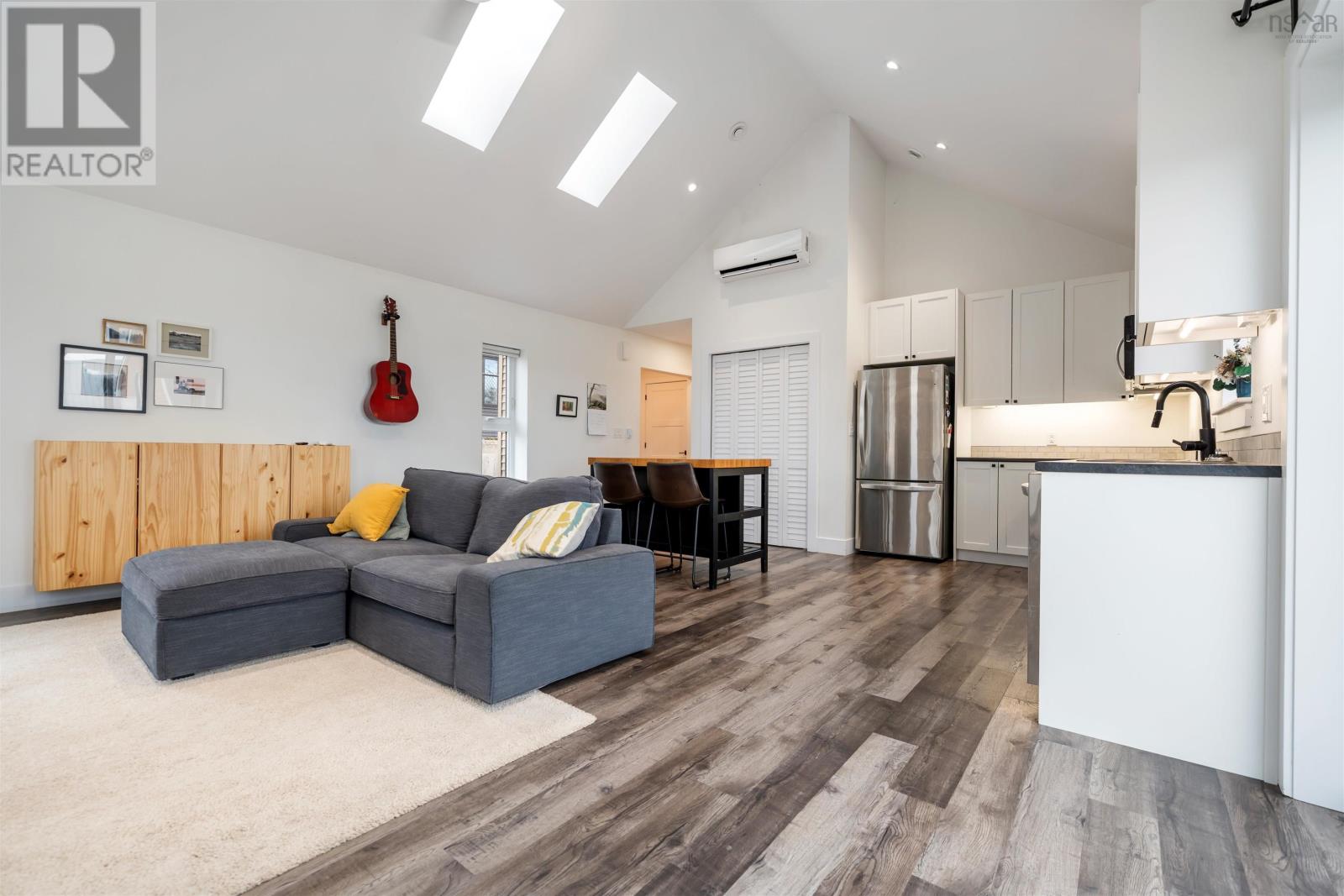 Property 17 of 37 of 18 MONARCH Terrace