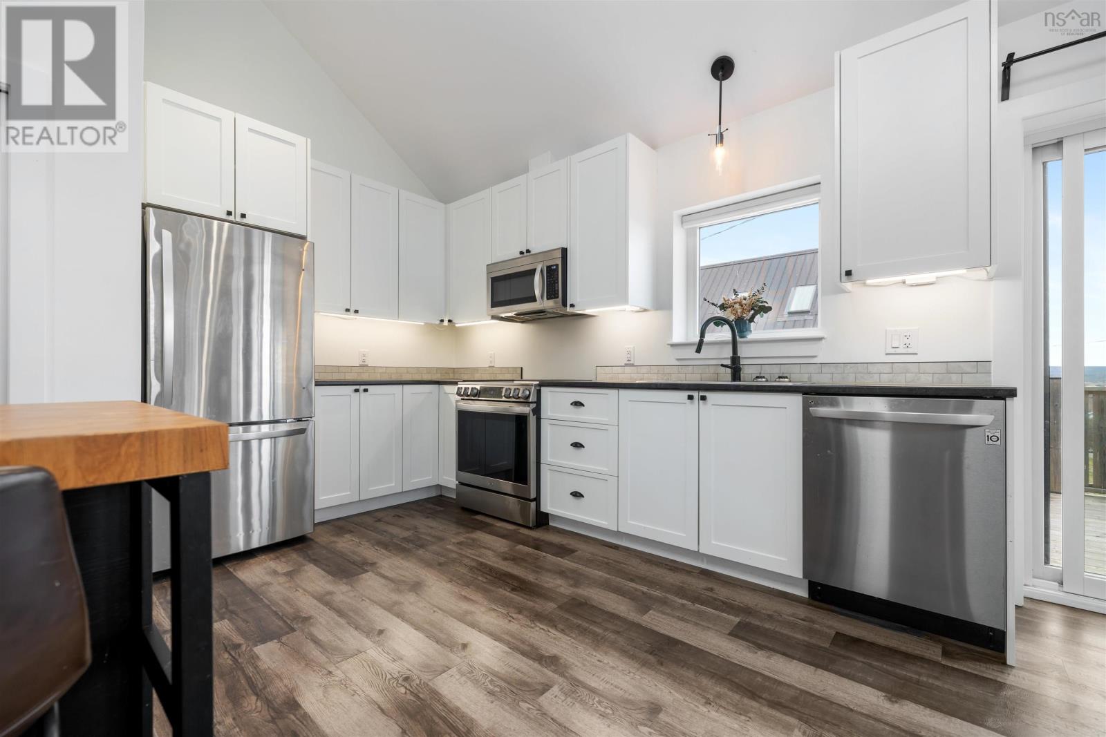 Property 20 of 37 of 18 MONARCH Terrace