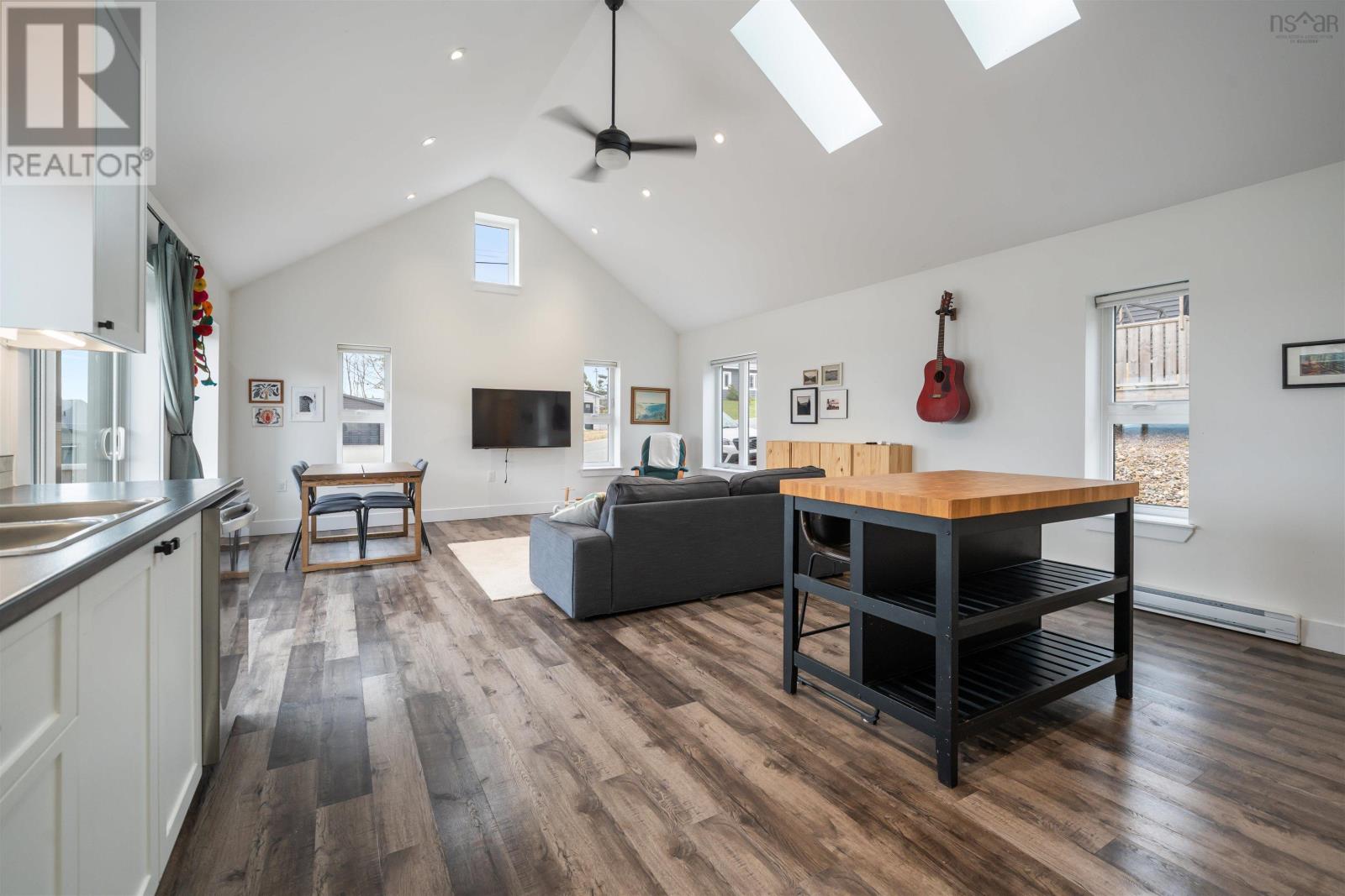 Property 23 of 37 of 18 MONARCH Terrace