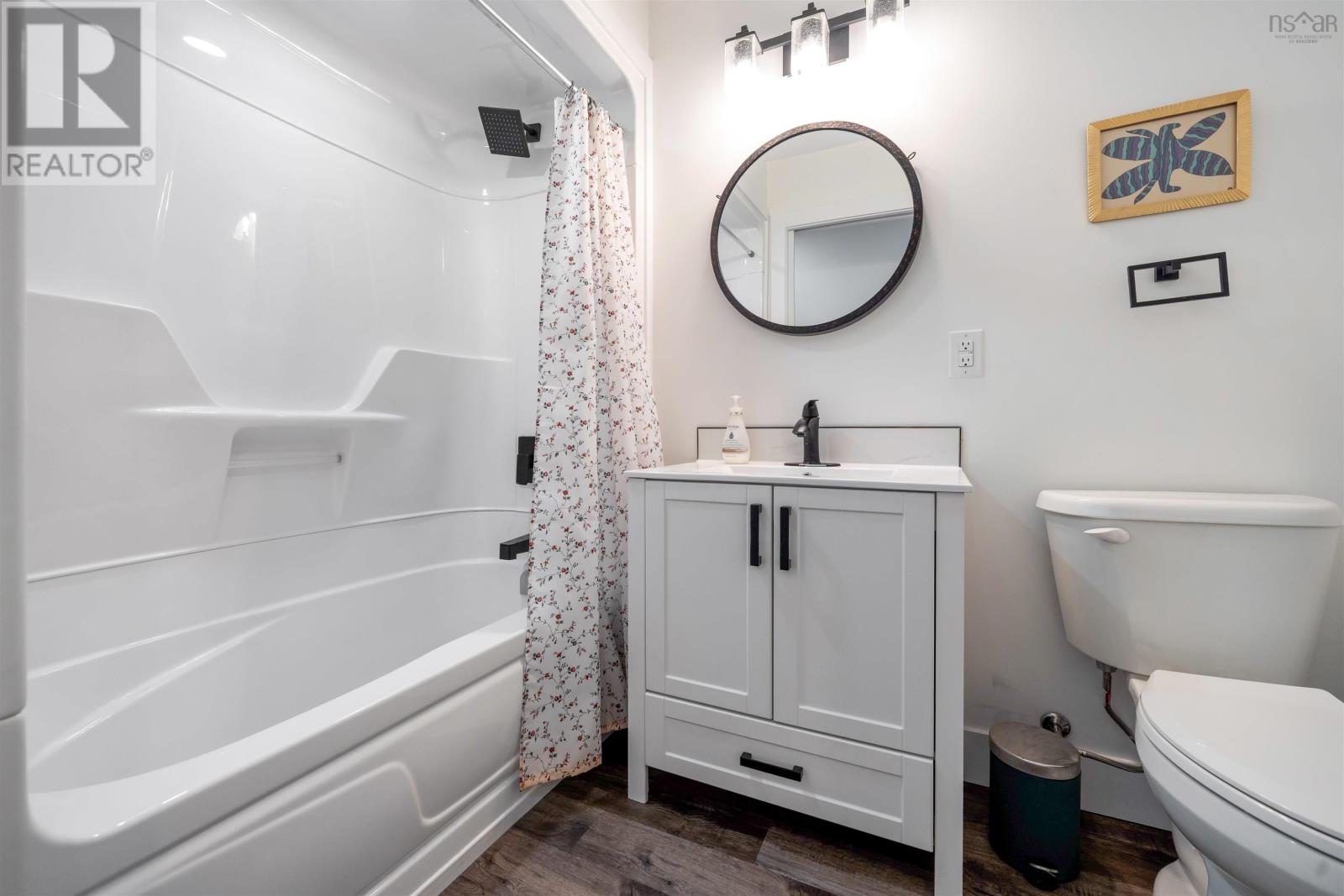 Property 28 of 37 of 18 MONARCH Terrace