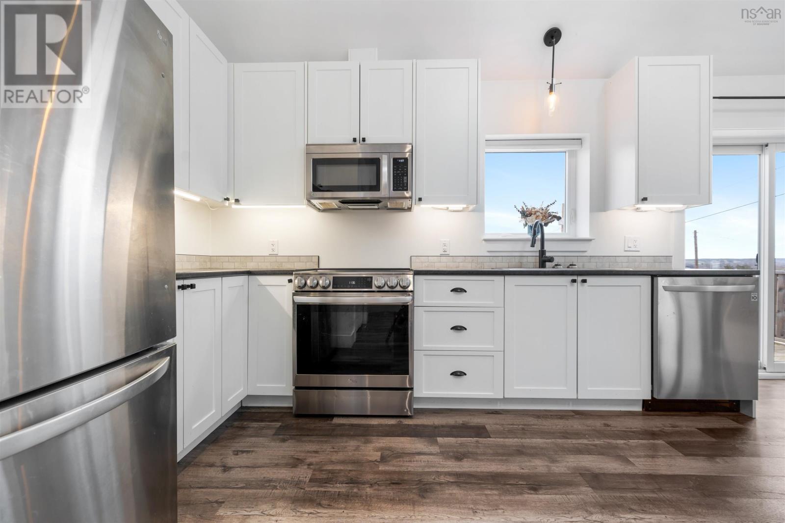 Property 21 of 37 of 18 MONARCH Terrace