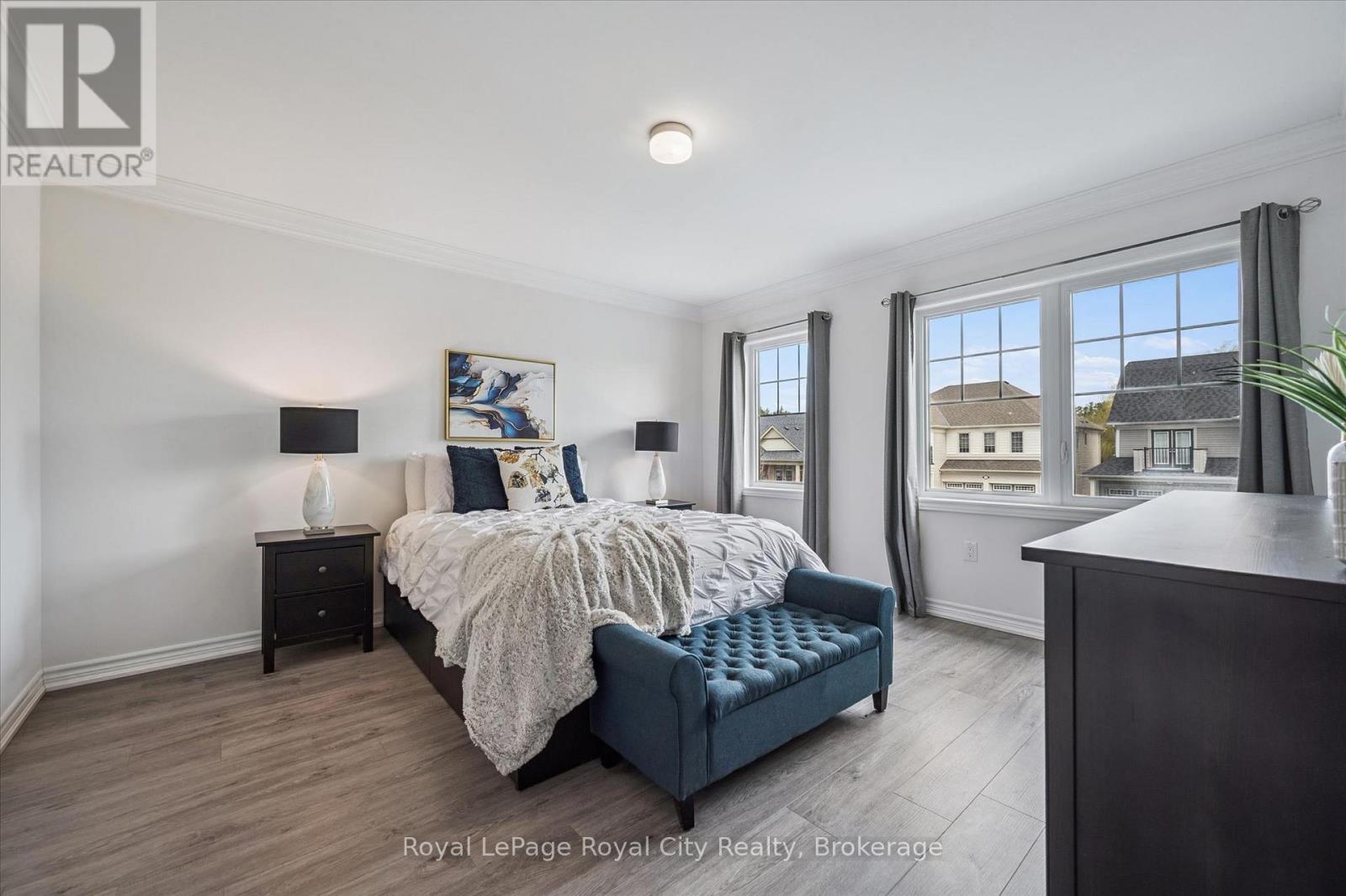 145 HARPIN WAY E - 24