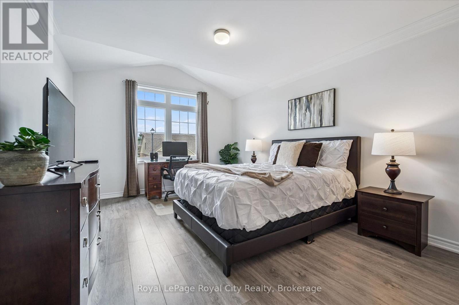 145 HARPIN WAY E - 22