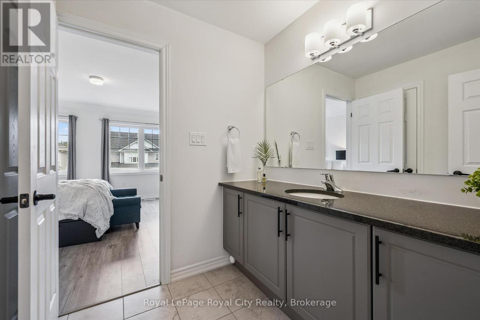 145 HARPIN WAY E - 25