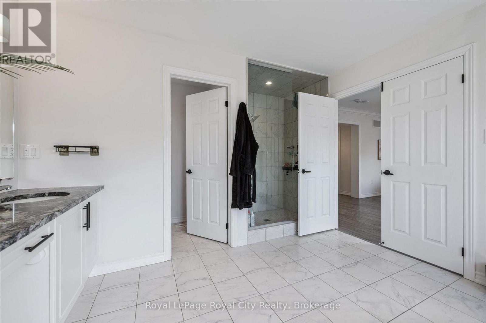 145 HARPIN WAY E - 34
