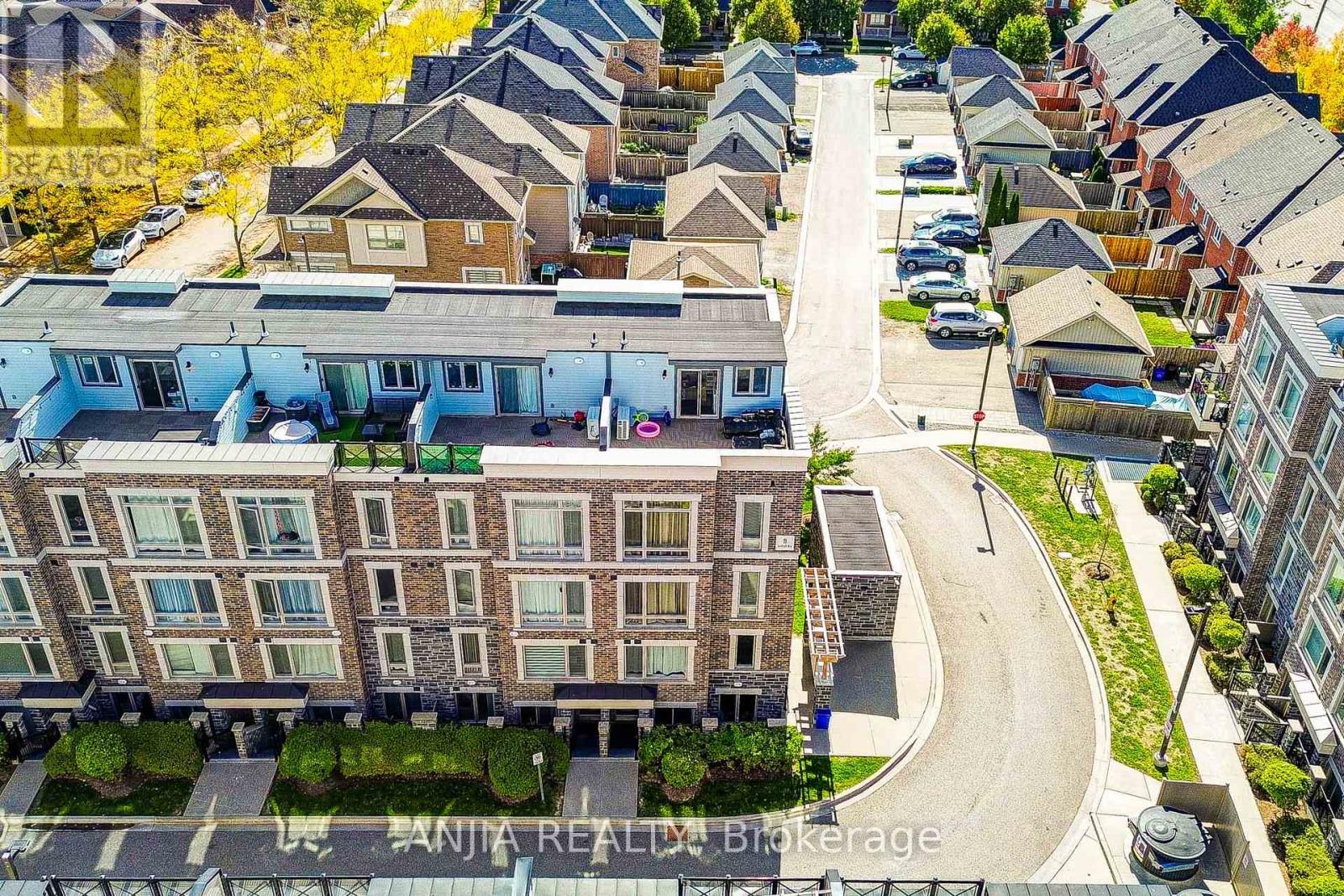 #1205 11 DUNSHEATH WAY - 11