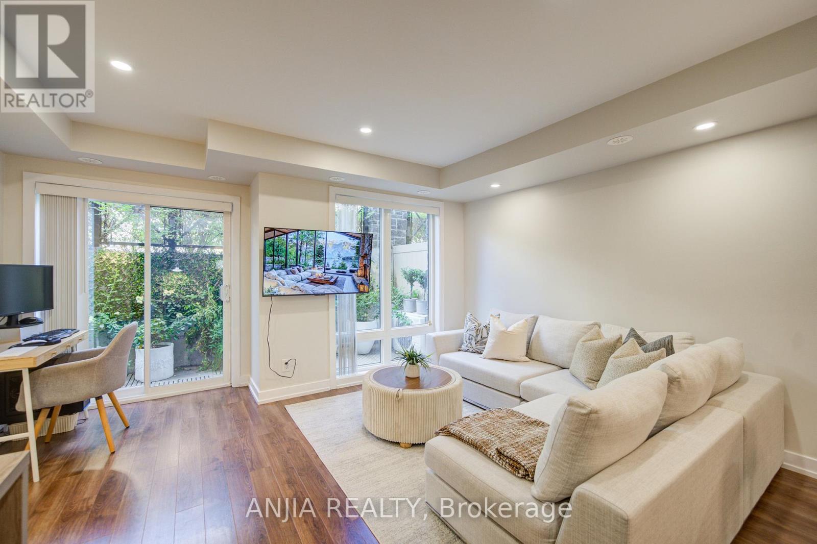 #1205 11 DUNSHEATH WAY - 18