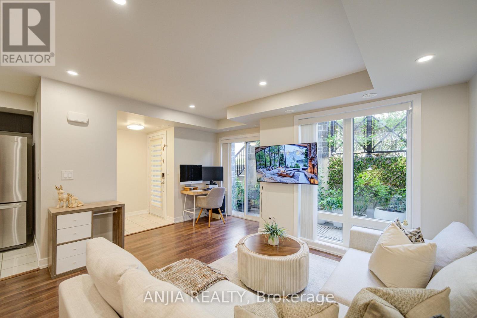 #1205 11 DUNSHEATH WAY - 20