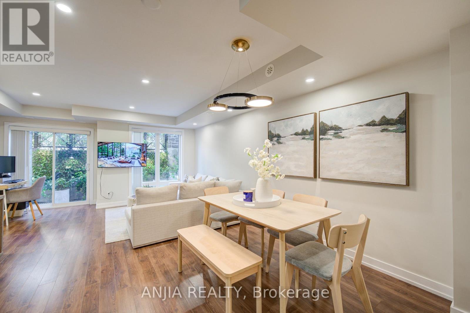 #1205 11 DUNSHEATH WAY - 22