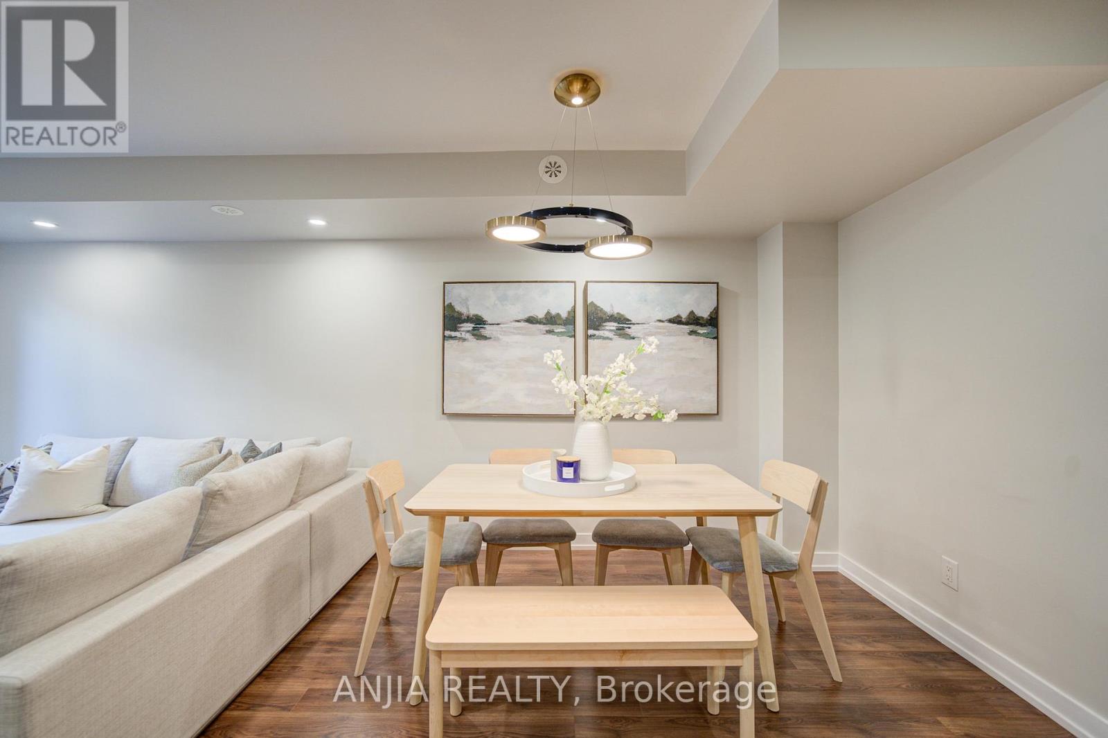 #1205 11 DUNSHEATH WAY - 23