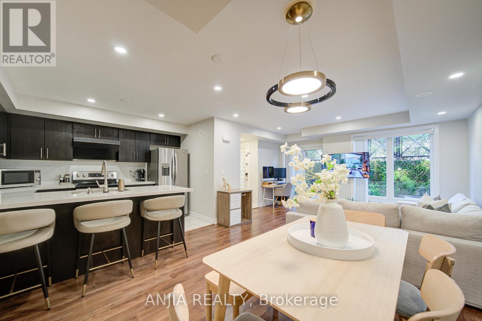 #1205 11 DUNSHEATH WAY - 24