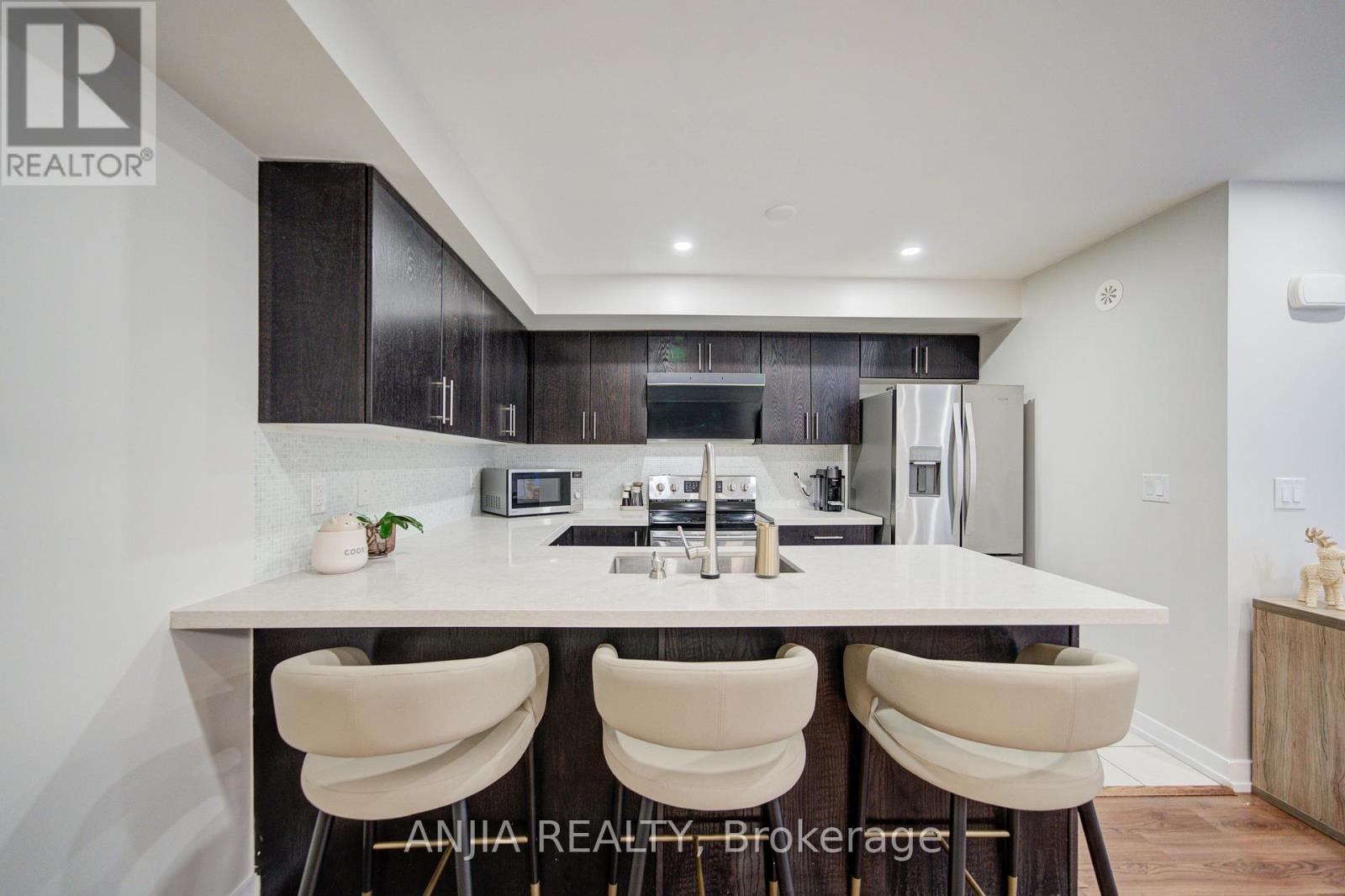 #1205 11 DUNSHEATH WAY - 25