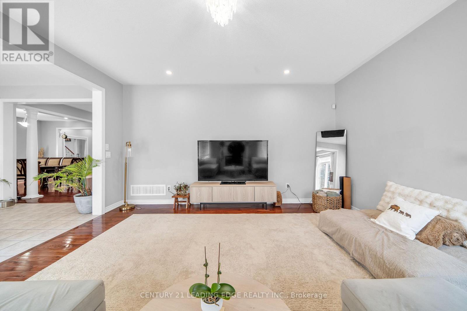 13 FORESTBROOK DRIVE — photo 21