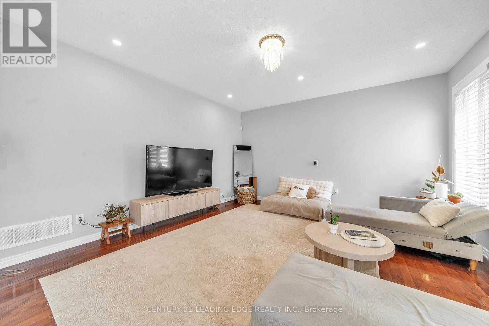 13 FORESTBROOK DRIVE - 23