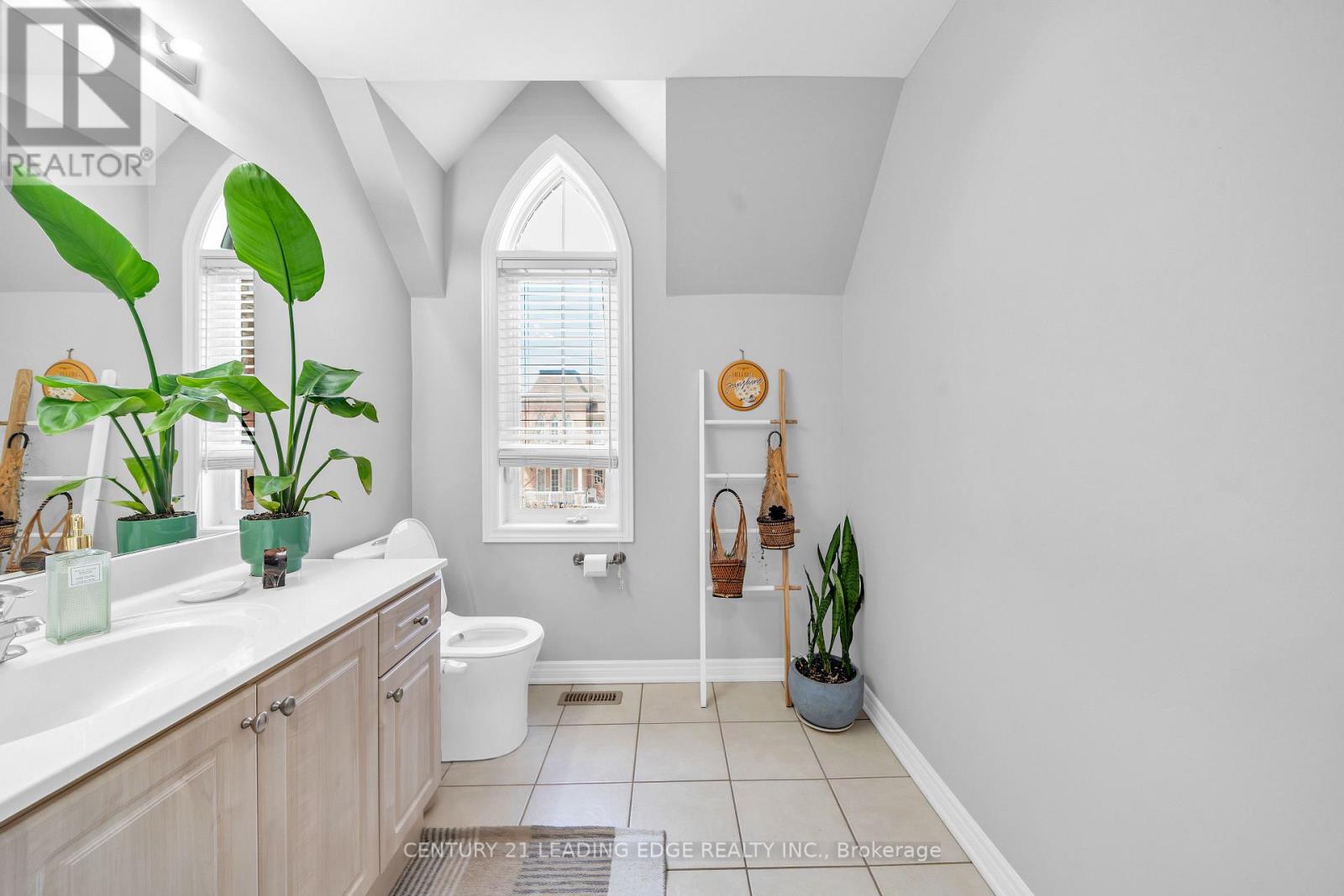 13 FORESTBROOK DRIVE — photo 32