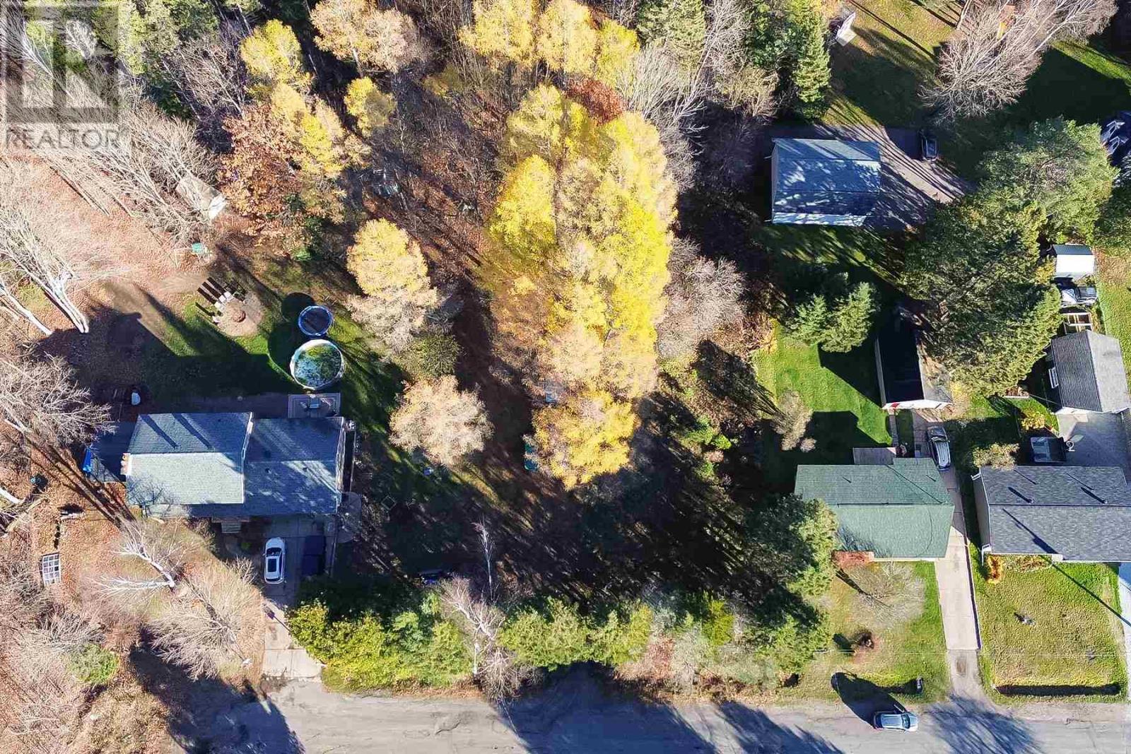 24 Aronson DR, Sault Ste. Marie, Ontario, P6A0B6 — Photo 3