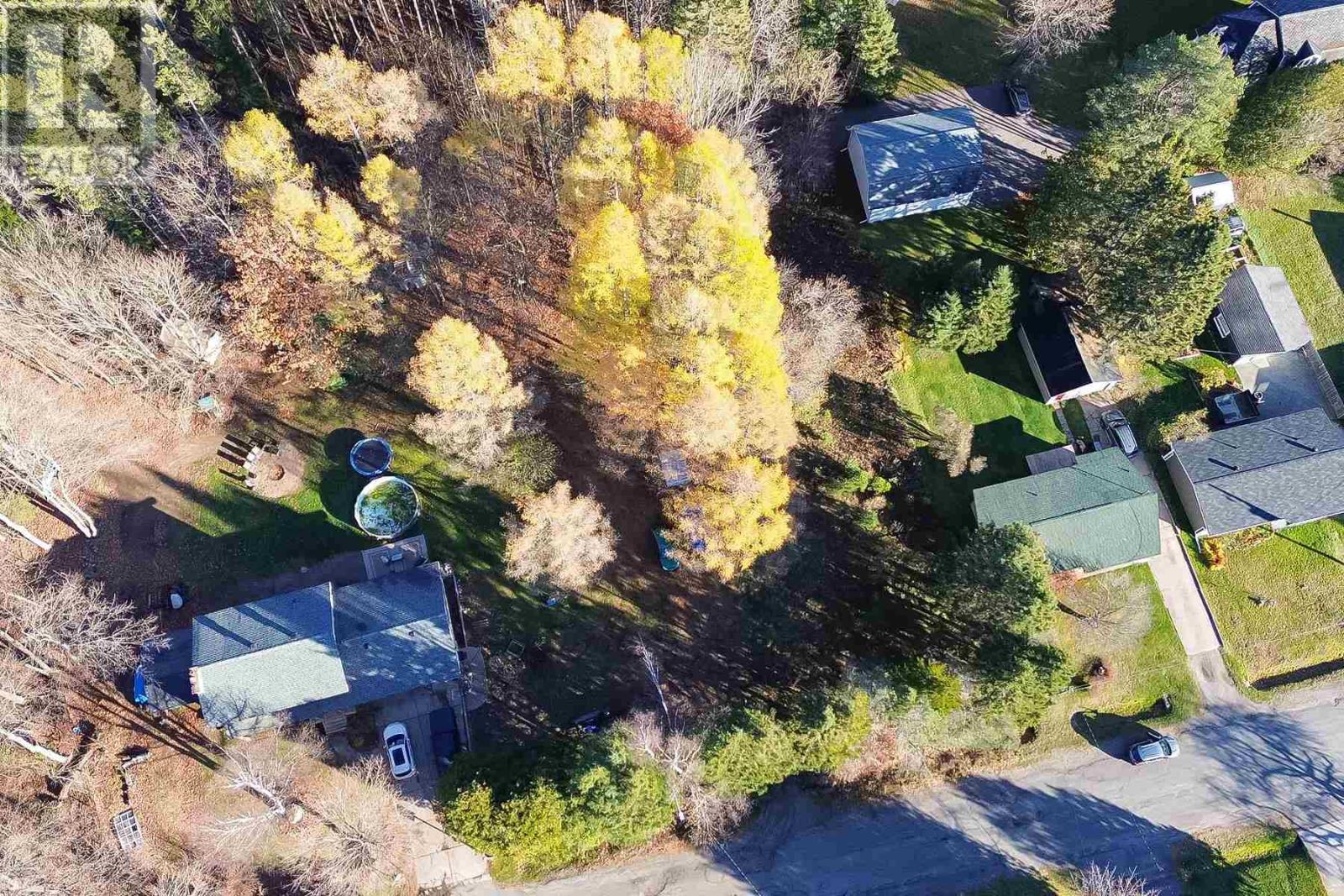 24 Aronson DR, Sault Ste. Marie, Ontario, P6A0B6 — Photo 4