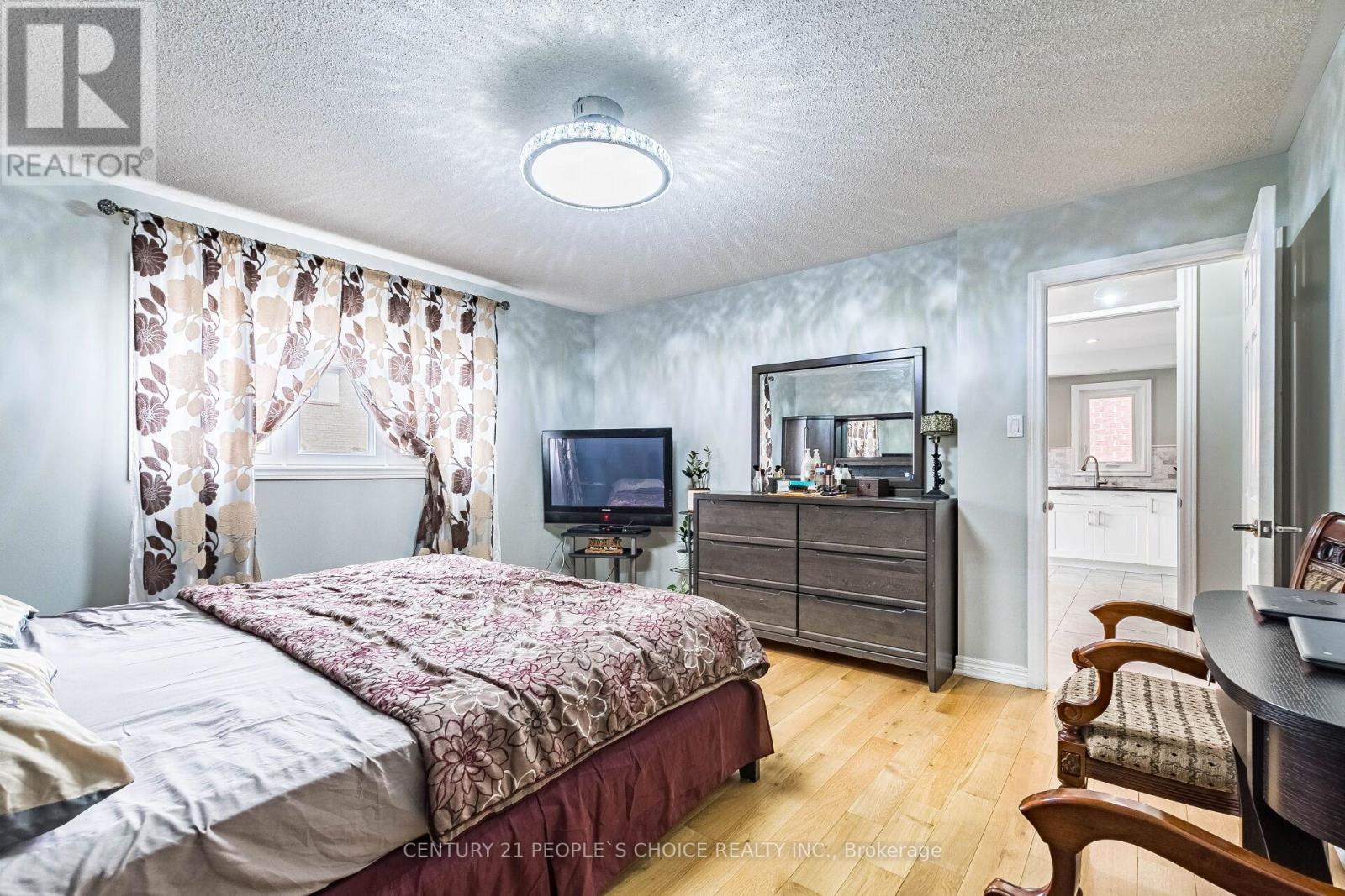 60 RED MAPLE DRIVE - 19