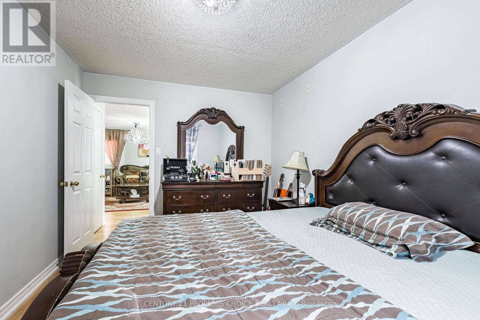 60 RED MAPLE DRIVE - 25