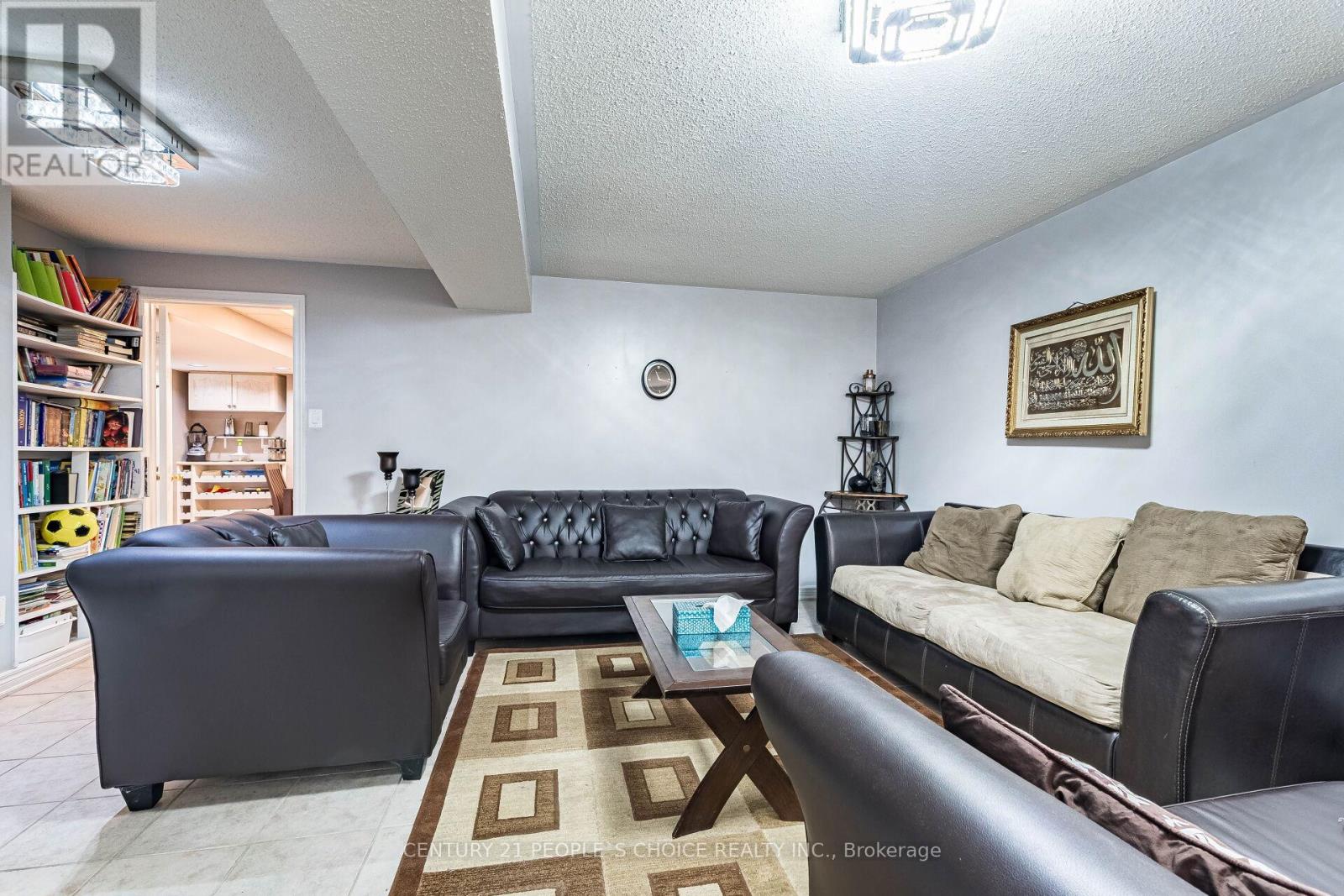60 RED MAPLE DRIVE - 28