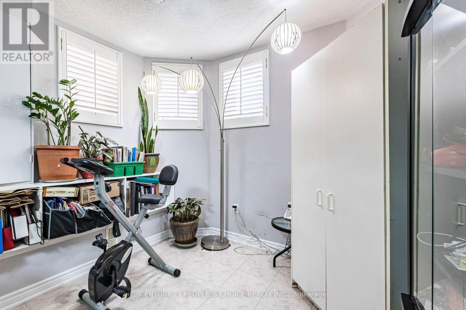 60 RED MAPLE DRIVE - 31