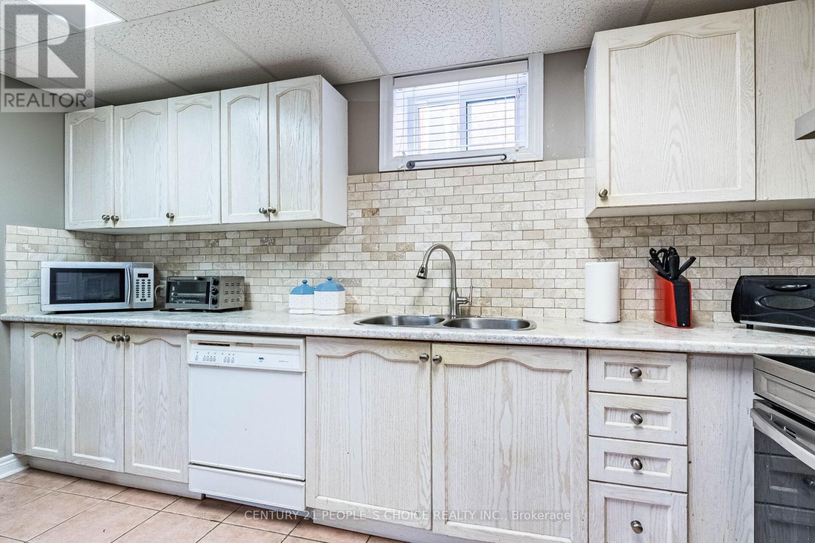 60 RED MAPLE DRIVE - 34