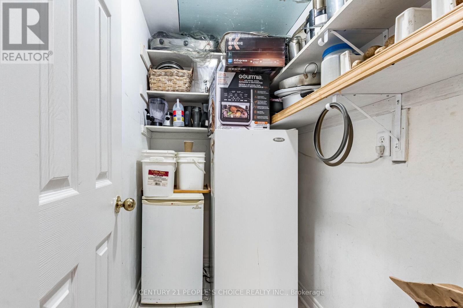 60 RED MAPLE DRIVE - 38