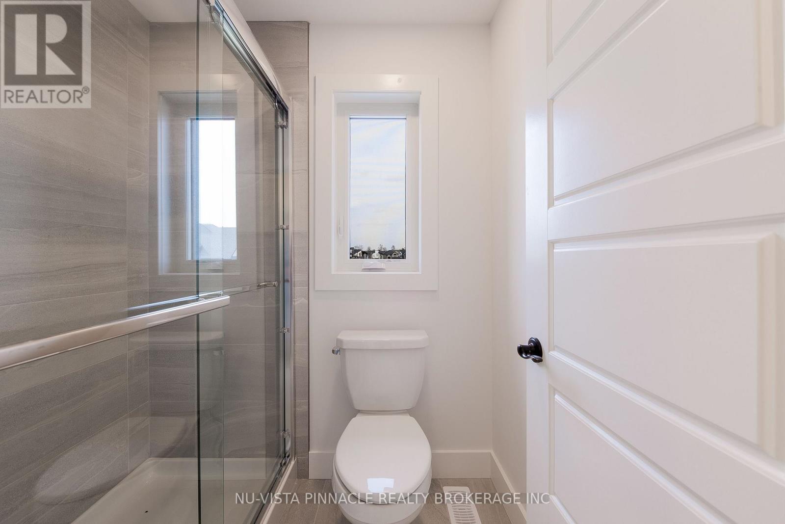 1689 BRAYFORD AVENUE — photo 12