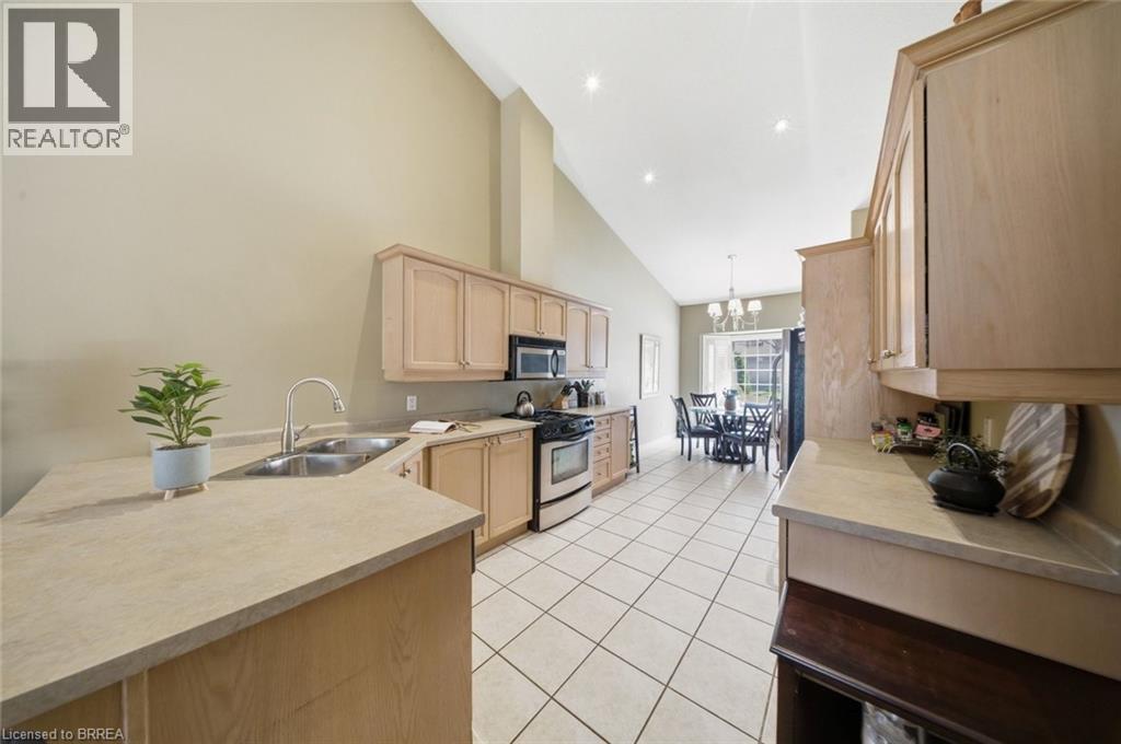 24 HARDY Road Unit# 13, Brantford, Ontario, N3T5K6 — Photo 7