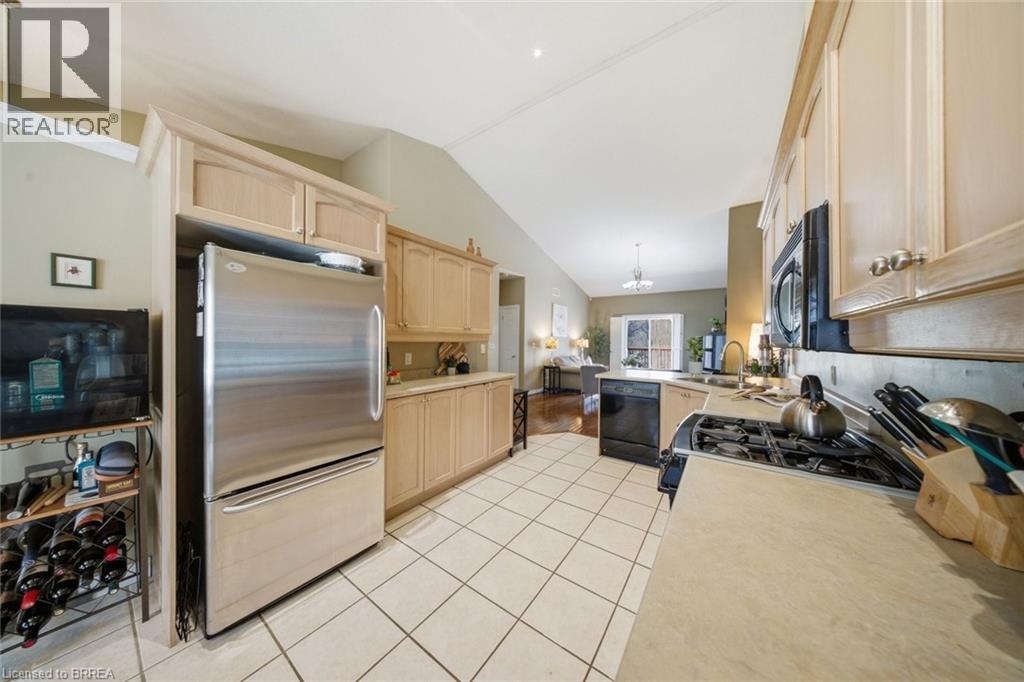 24 HARDY Road Unit# 13, Brantford, Ontario, N3T5K6 — Photo 8