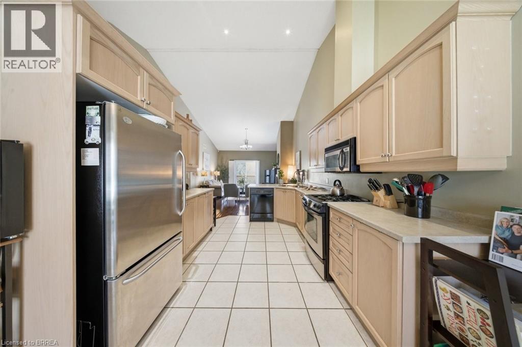 24 HARDY Road Unit# 13, Brantford, Ontario, N3T5K6 — Photo 9
