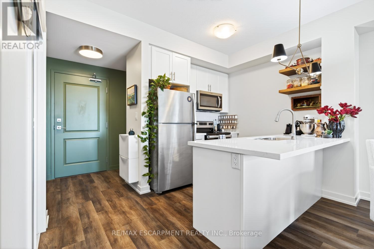 #714 450 DUNDAS STREET E - 10