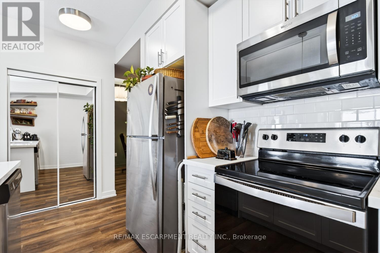 #714 450 DUNDAS STREET E - 12